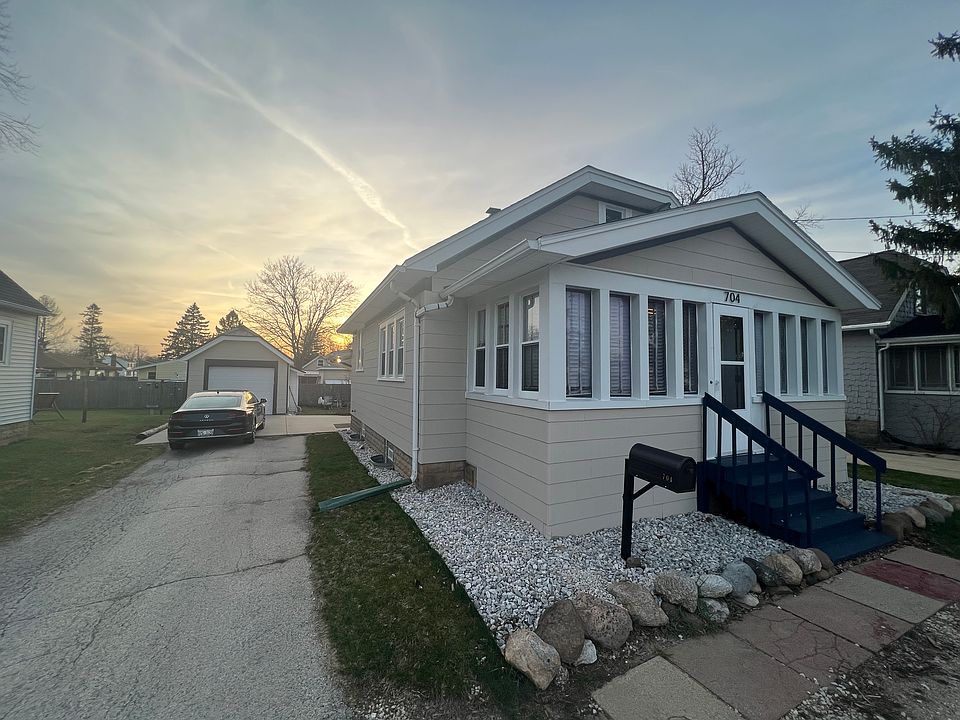1st image of 704 N Grandview Blvd
