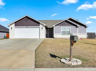810 Waxwing Dr, Manhattan, KS 66502