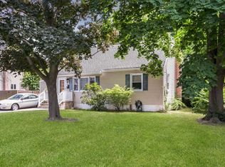 337 Arcadia Dr, West Islip, NY 11795