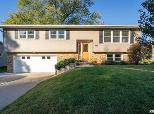 1724 20th St, Bettendorf, IA 52722