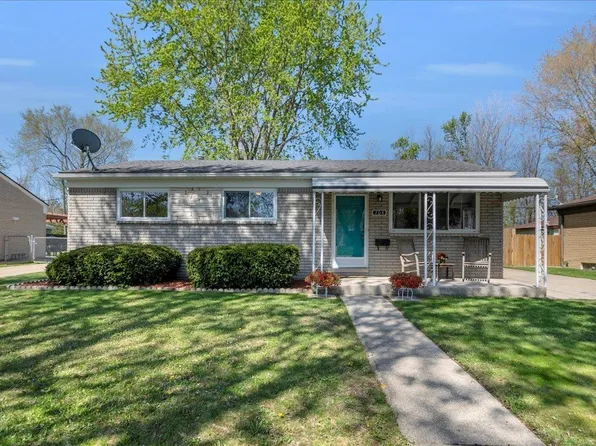 704 Georgia Ave, Marysville, MI 48040