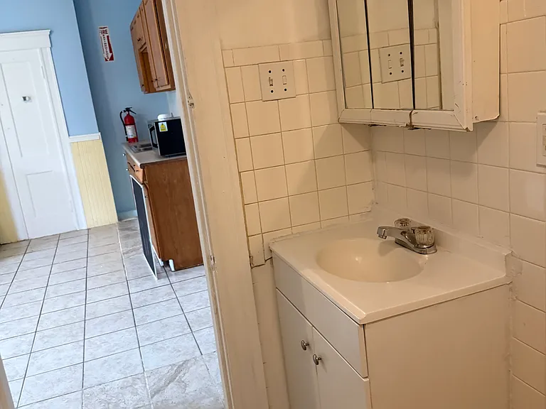 937 Social St #2R — Photo 6