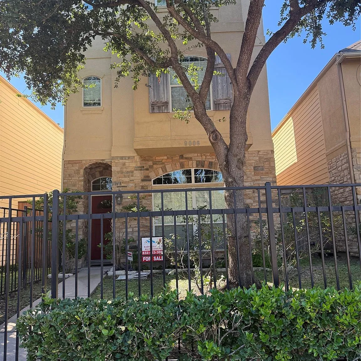 3 bed, 2.5 bath, 2328 sqft, $2,500 — Photo 2