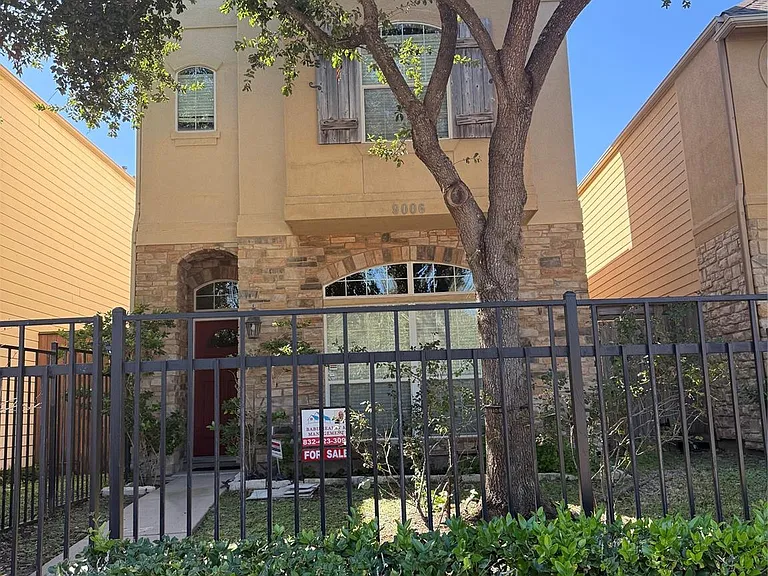 9006 Lakes At 610 Dr — Photo 2