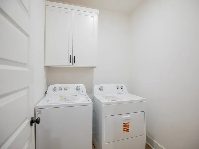 136 S Broyles Ave — Photo 5