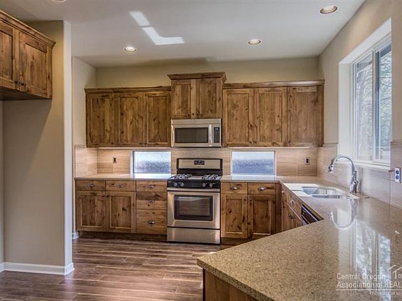 5th image of 60395 SE Hedgewood Ln