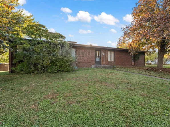 1114 Robin Rd, Mahomet, IL 61853