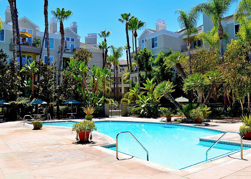Top floor overlooking pool