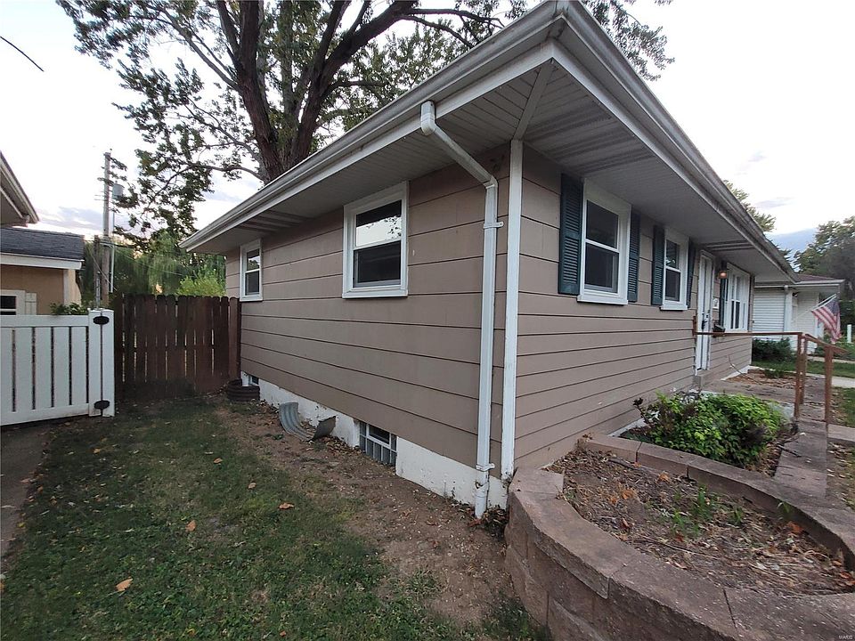 2nd image of 160 Ruth Dr
