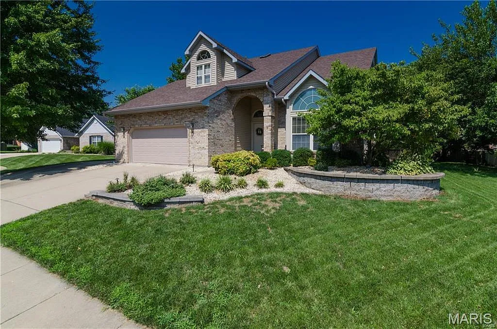 4 bed, 3.0 bath, 3477 sqft, $2,700 — Photo 1