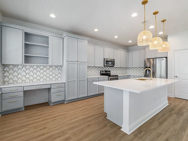 2806 Sanders Dr — Photo 11