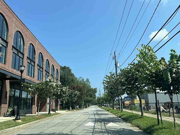 Exterior Neighborhood (street photo)