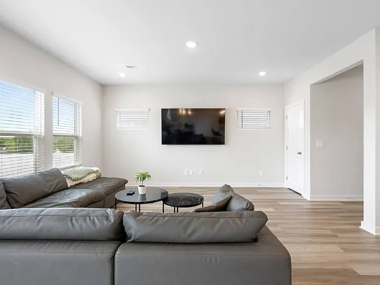 4260 Skyridge Dr — Photo 7