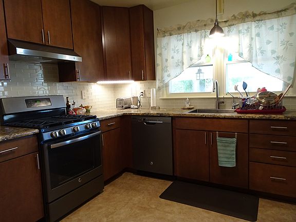 4th image of 1109 Revere Ln
