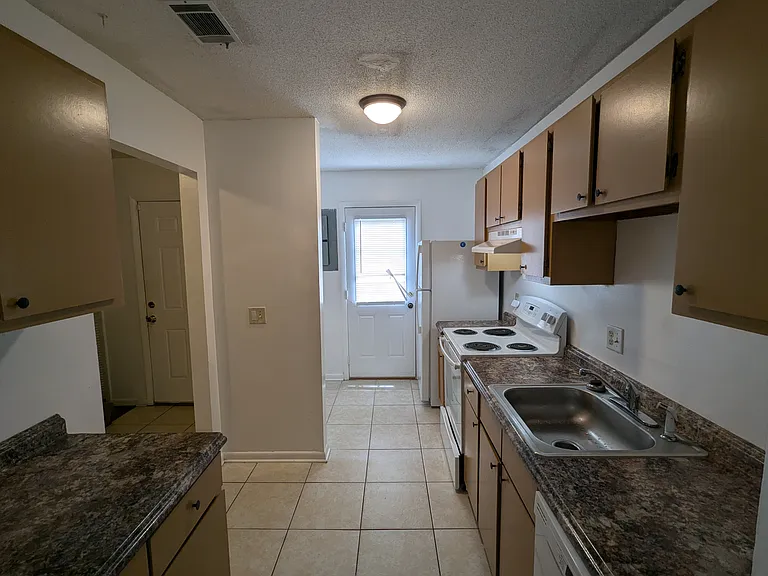 727 S Main St #101 — Photo 2
