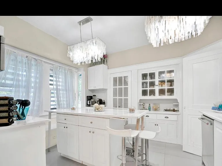 875 SW 13th Ave — Photo 10