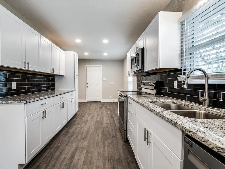853 Brown Trl — Photo 16