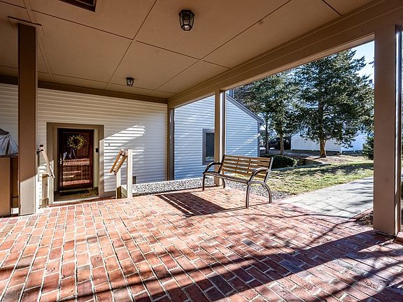 3rd image of 39 Blossom Ave #4