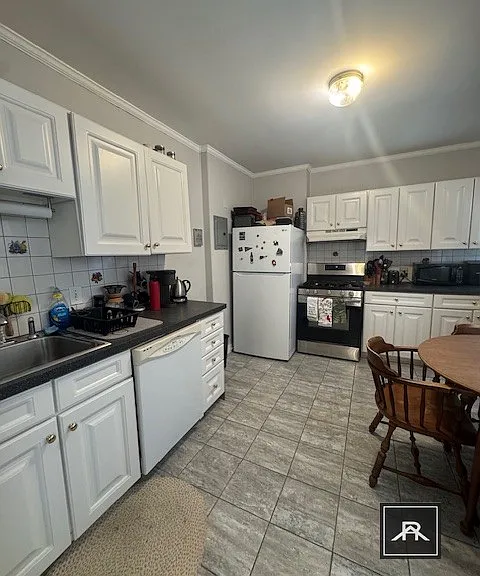 100 Strathmore Rd #2 — Photo 19