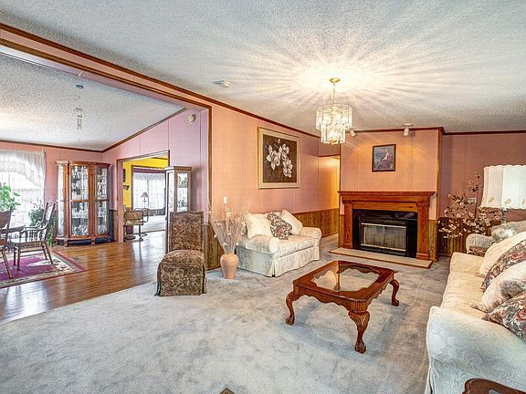 5th image of 1323 Barry Ln