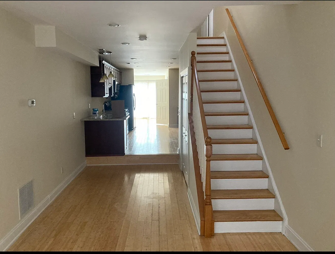 707 S Rose St — Photo 2
