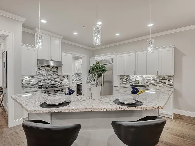 552 Coe Ave — Photo 13