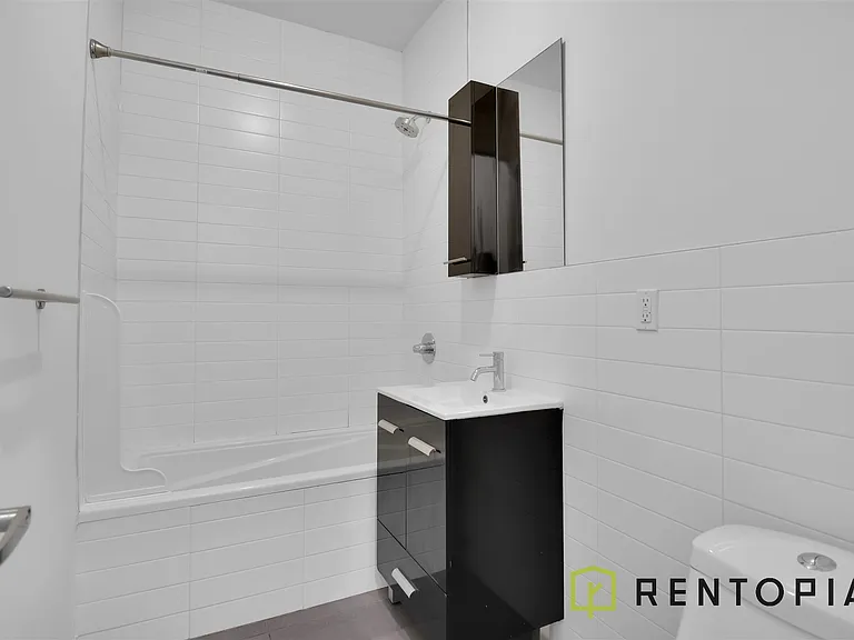 28 Meserole St #2 — Photo 4