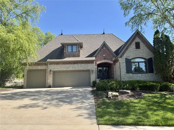 10500 W 163rd St, Overland Park, KS 66221