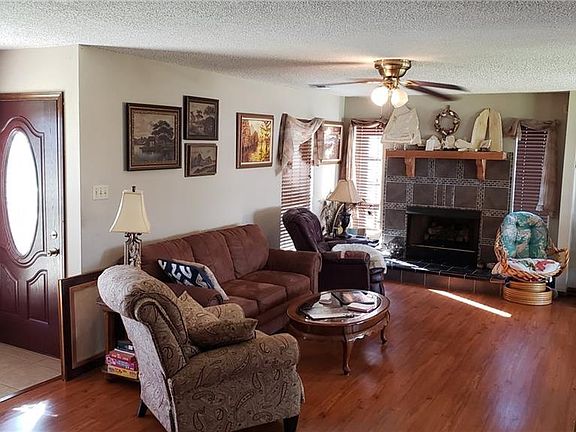 3rd image of 31 Clinton Dr
