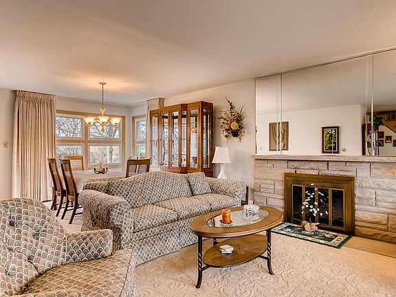 4th image of 452 Pinecroft Dr