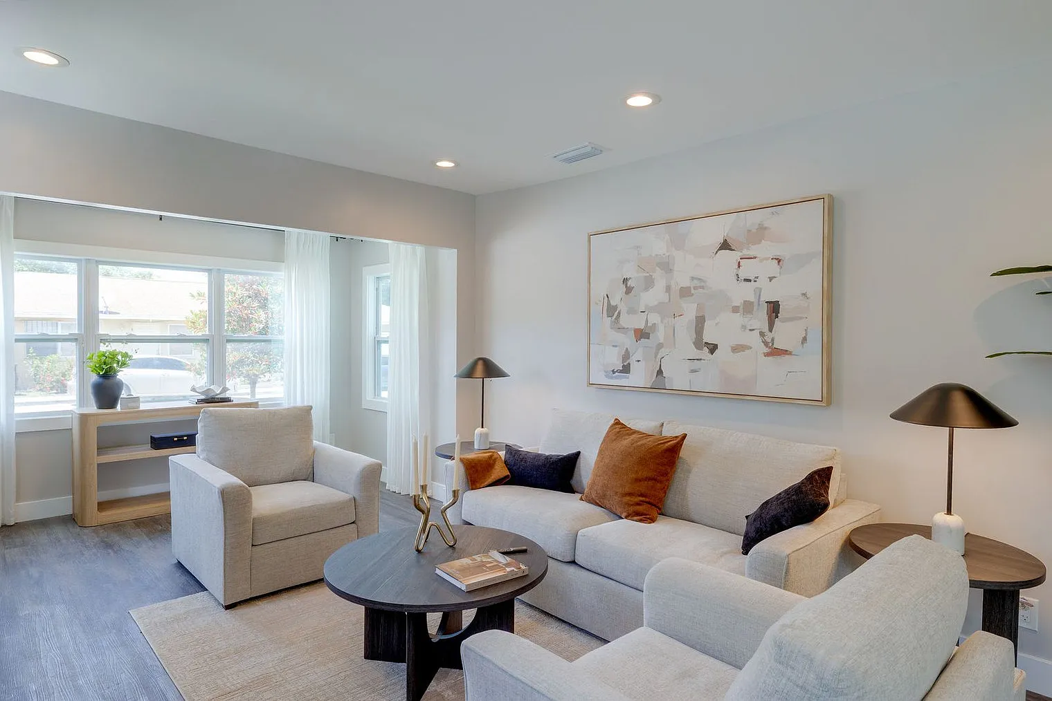 3 bed, 2.0 bath, 1097 sqft, $2,247 — Photo 2