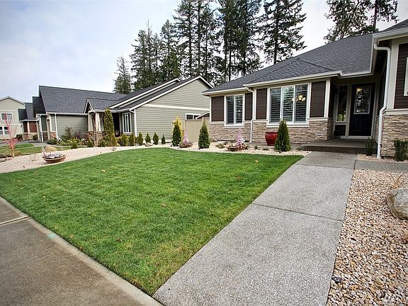 2nd image of 4246 Bogey Dr NE
