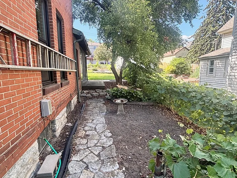 711 Butternut Ave — Photo 2