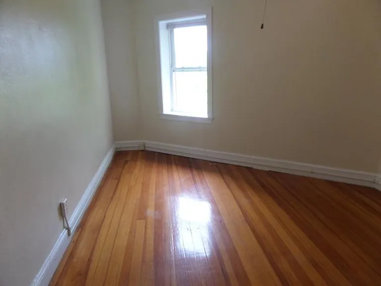 Craigie Cir — Photo 7