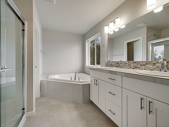 4th image of 3824 180th St E #2IX46U