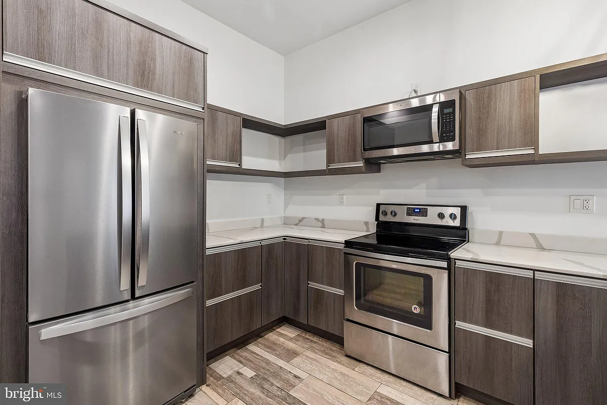Building Photo - 2028 E Fletcher St #1