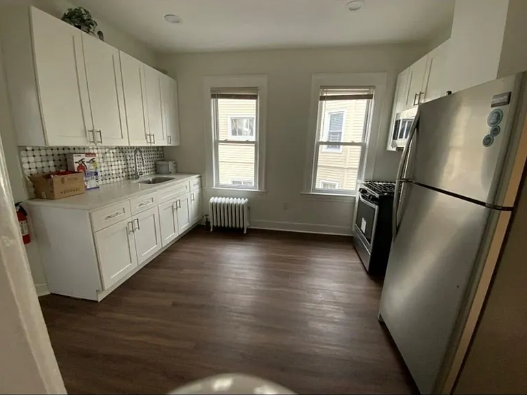 Burgess Pl — Photo 2