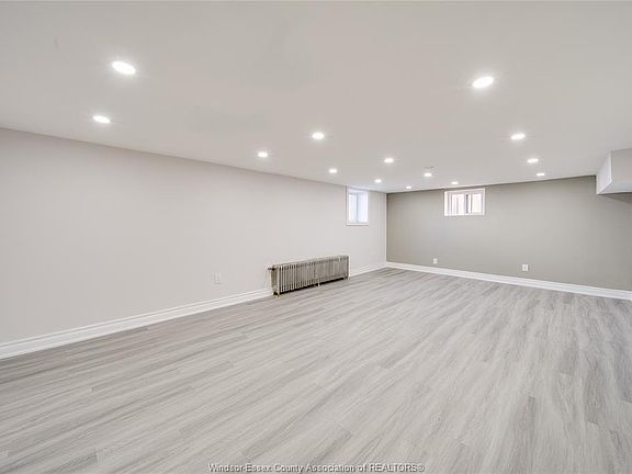 4th image of 1715 Alexis Rd