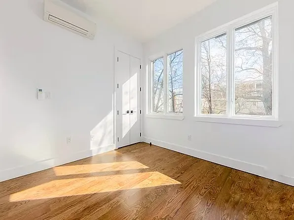 124 Erasmus Street 2A image 3 of 13