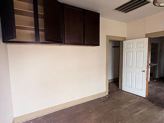 5th image of 210 S 1st St