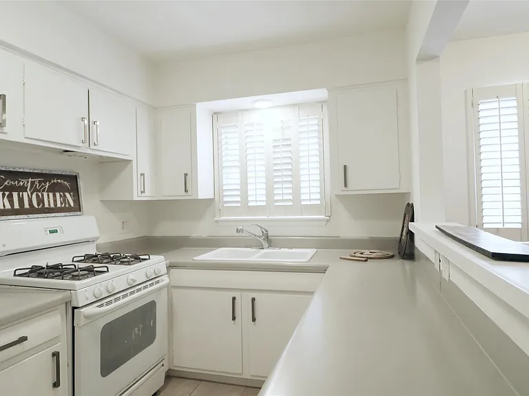 614 Kipling St #E8 — Photo 3