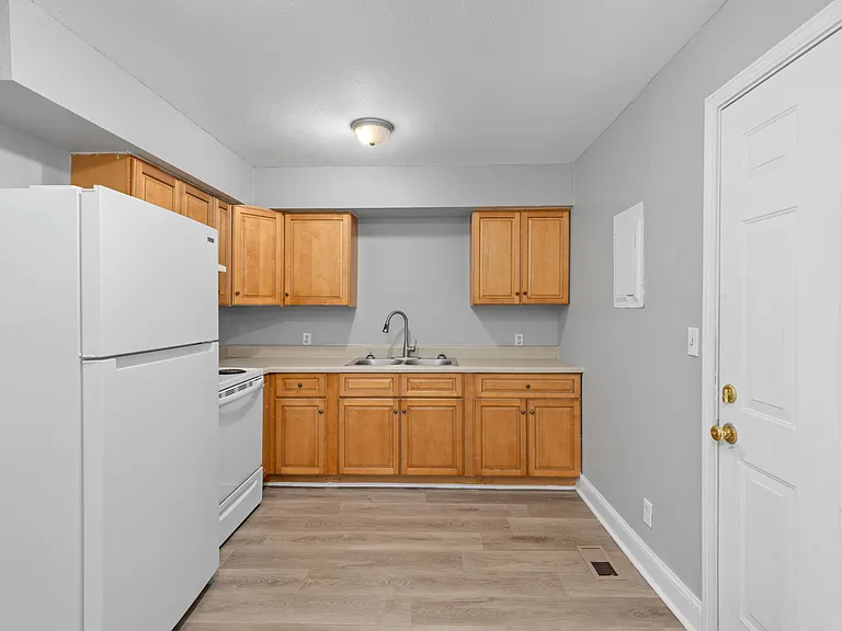 410 Manor Dr #C4 — Photo 5