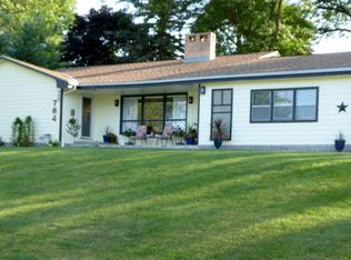 784 Highland Rd, Windom, MN 56101