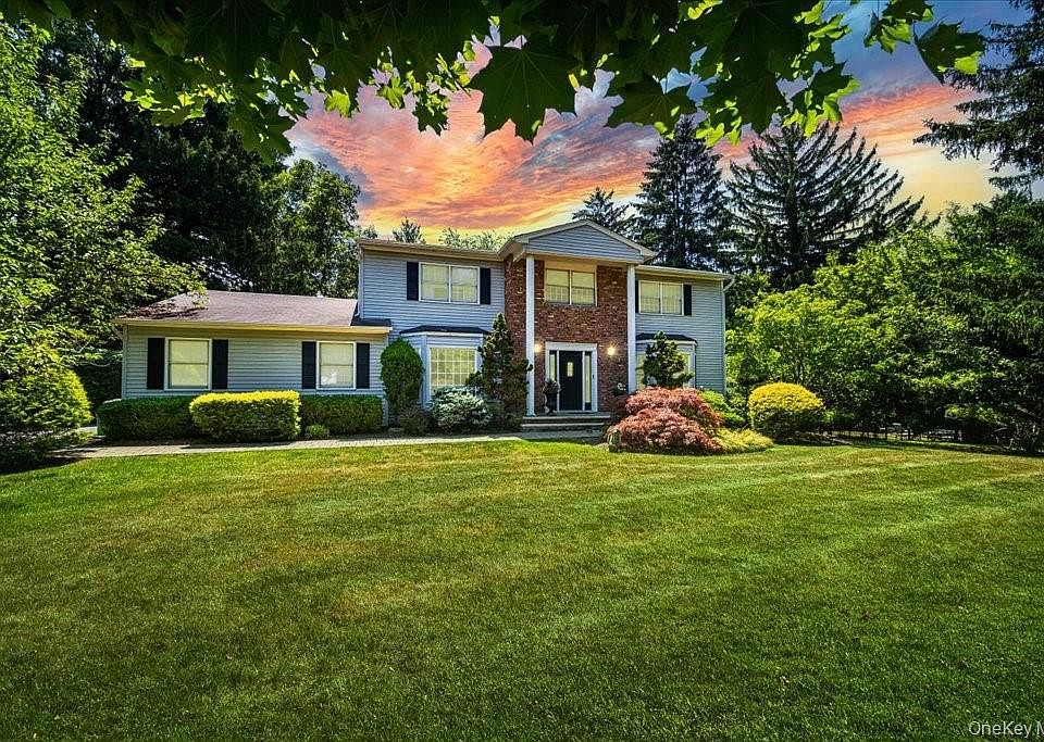 1st image of 10 Evergreen Court