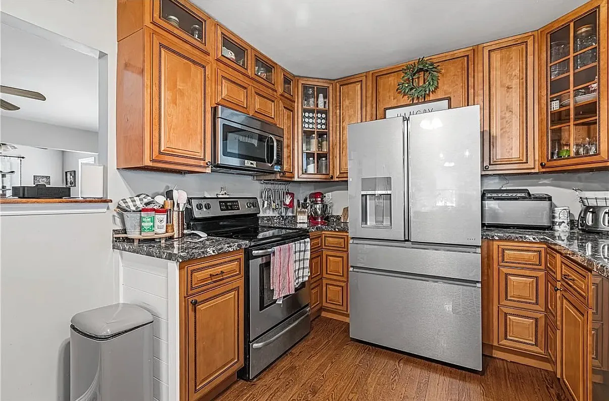 3 bed, 1382 sqft, $2,200 — Photo 2