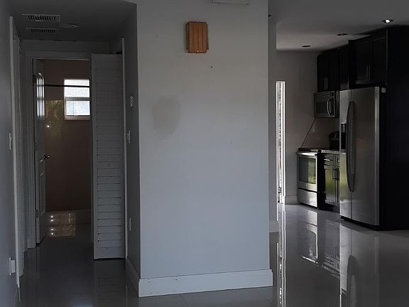 3rd image of 2810 NW 99th St #2810
