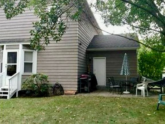3rd image of 10 Trillium Ln