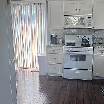 3rd image of 604 Whittier Ave