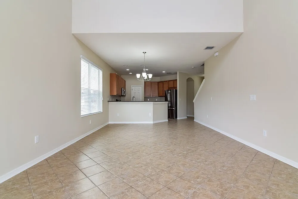 4 bed, 3.5 bath, 2035 sqft, $2,620 — Photo 2