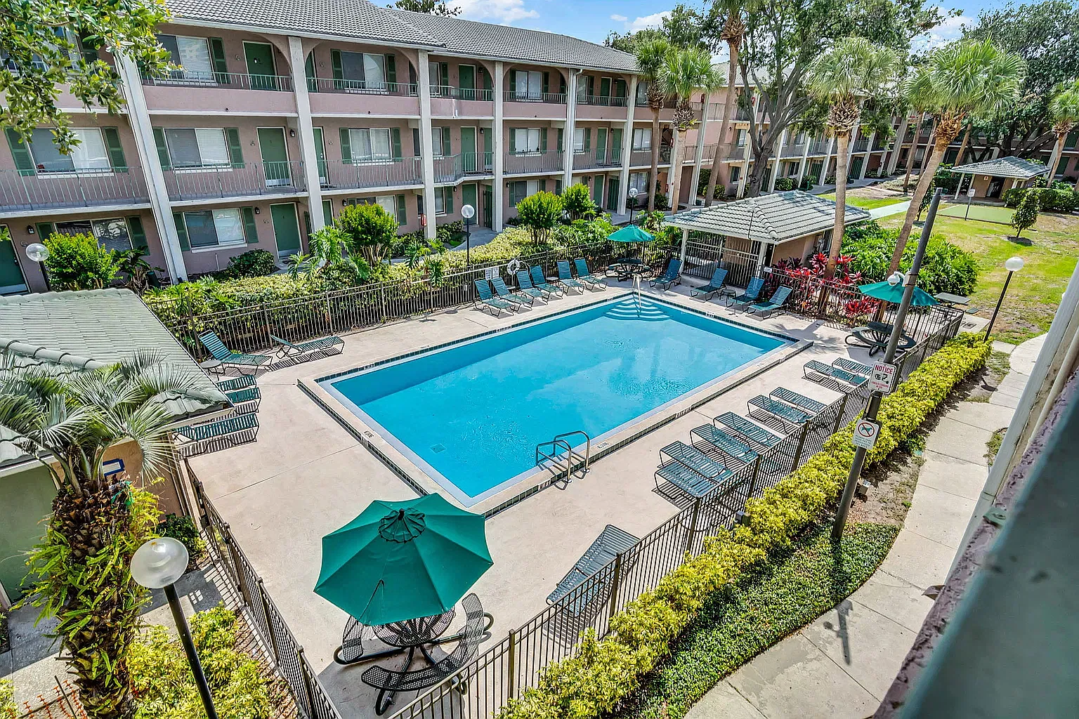 2 bed, 1000 sqft, $1,449 — Photo 4